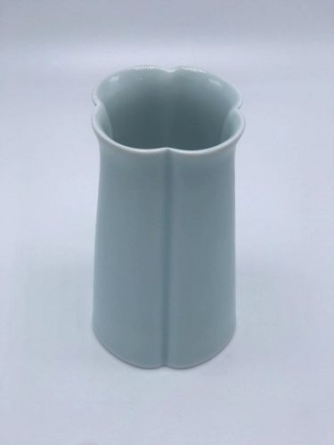 TEEKUNST Vase vierseitig, Seladon Porzellan (fenqing)